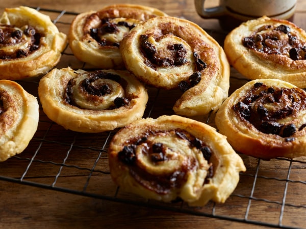 Cinnamon rolls with raisins
