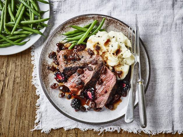 Venison raisin blackberry sauce
